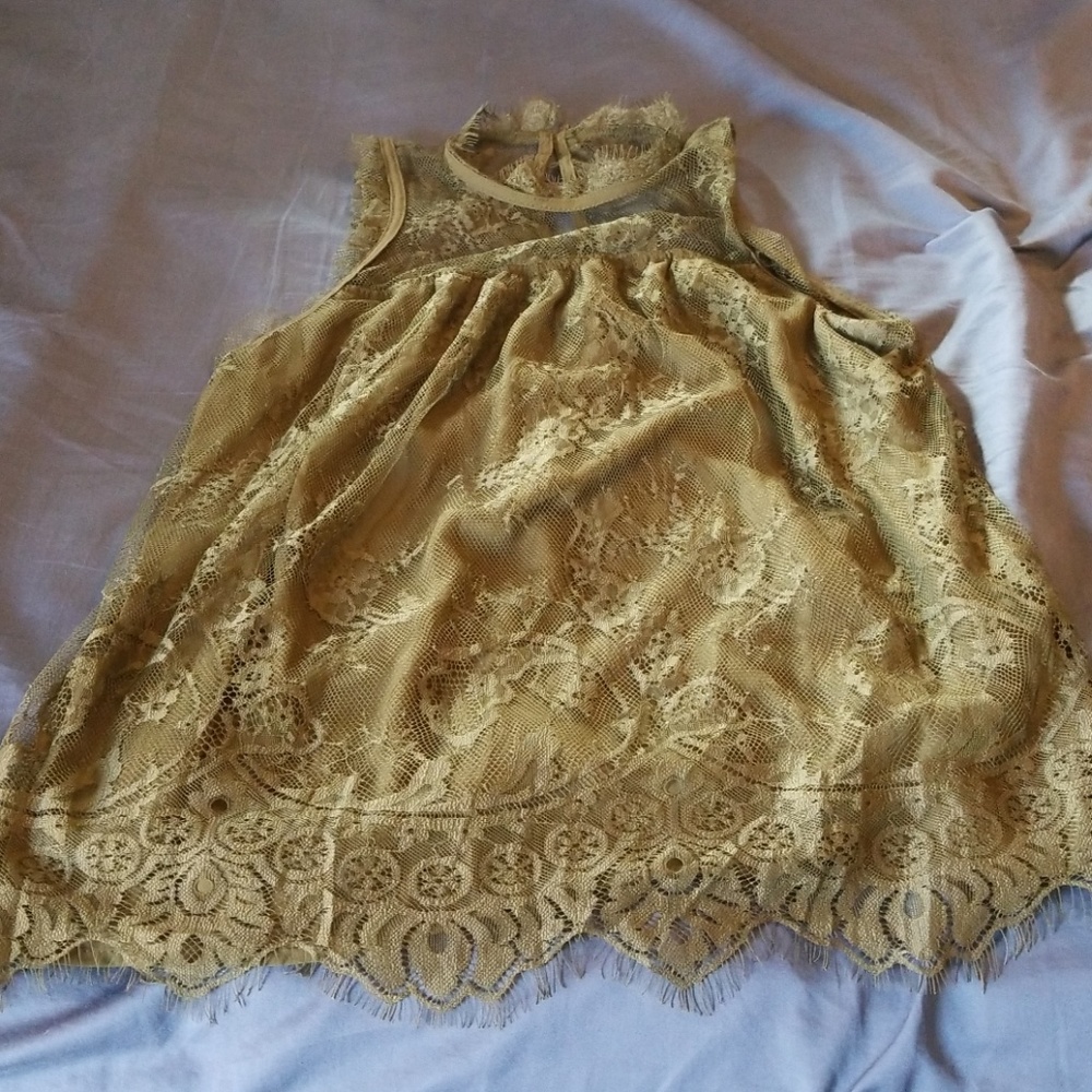 Sleeveless lace top
